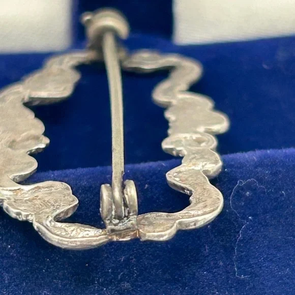 Antique Ribbon Silver Brooch​​ - Picture 5 of 7